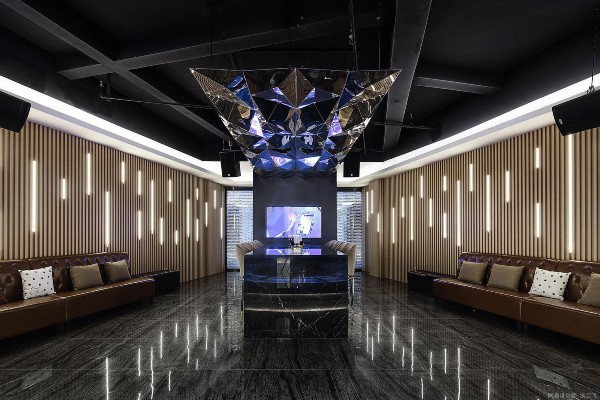 成都西安夜生活对比，养生休闲谁更胜一筹？(成都夜生活消费水平)